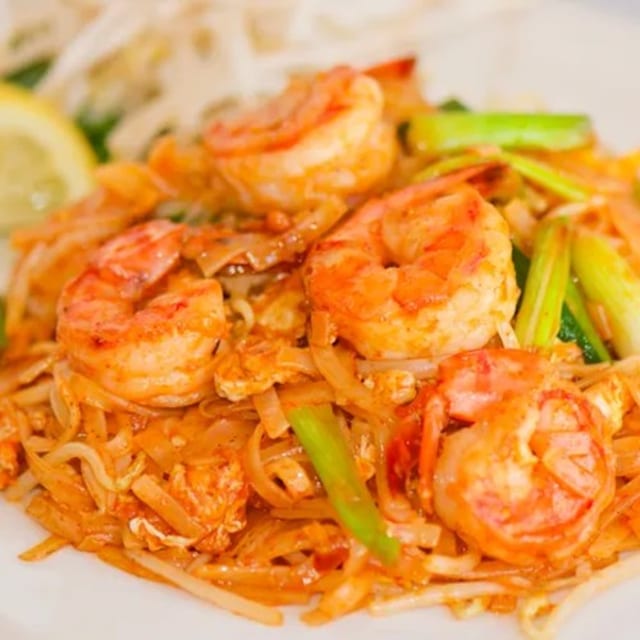 L Pad Thai.