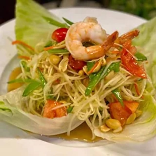 Som Tum Thai (Papaya Salad).
