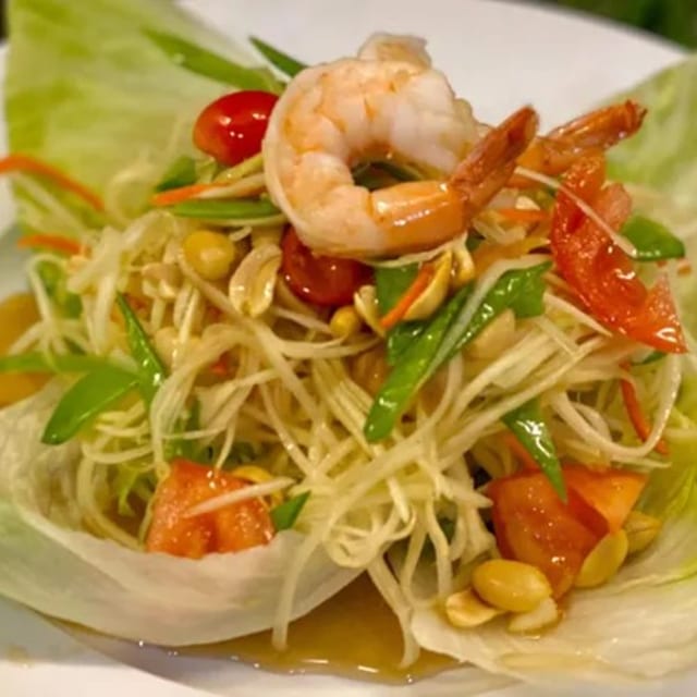 Som Tum Thai (Papaya Salad).