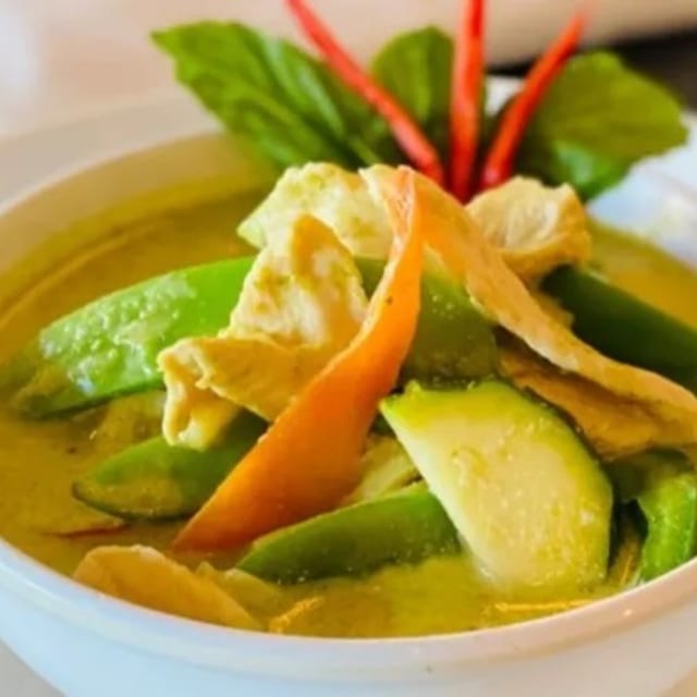 L Red Curry / Green Curry.